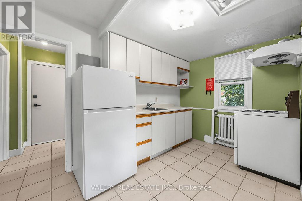 4 - 8 Thirty Third Street, Toronto (long Branch)