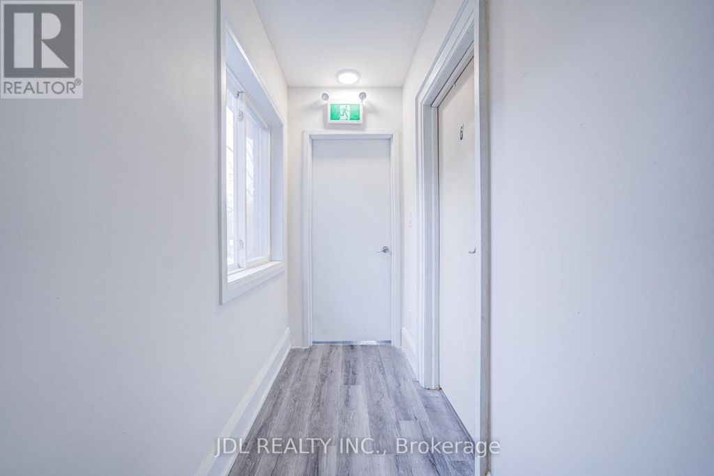 6 - 5 Sorauren Avenue, Toronto (roncesvalles)