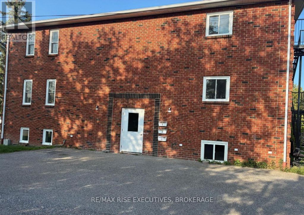 3 - 565 Emma Street, Gananoque