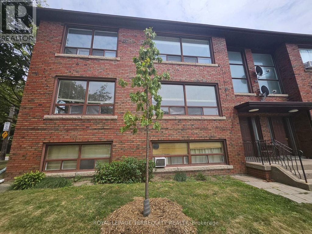 3 - 401 Winnett Avenue, Toronto (humewood-Cedarvale)
