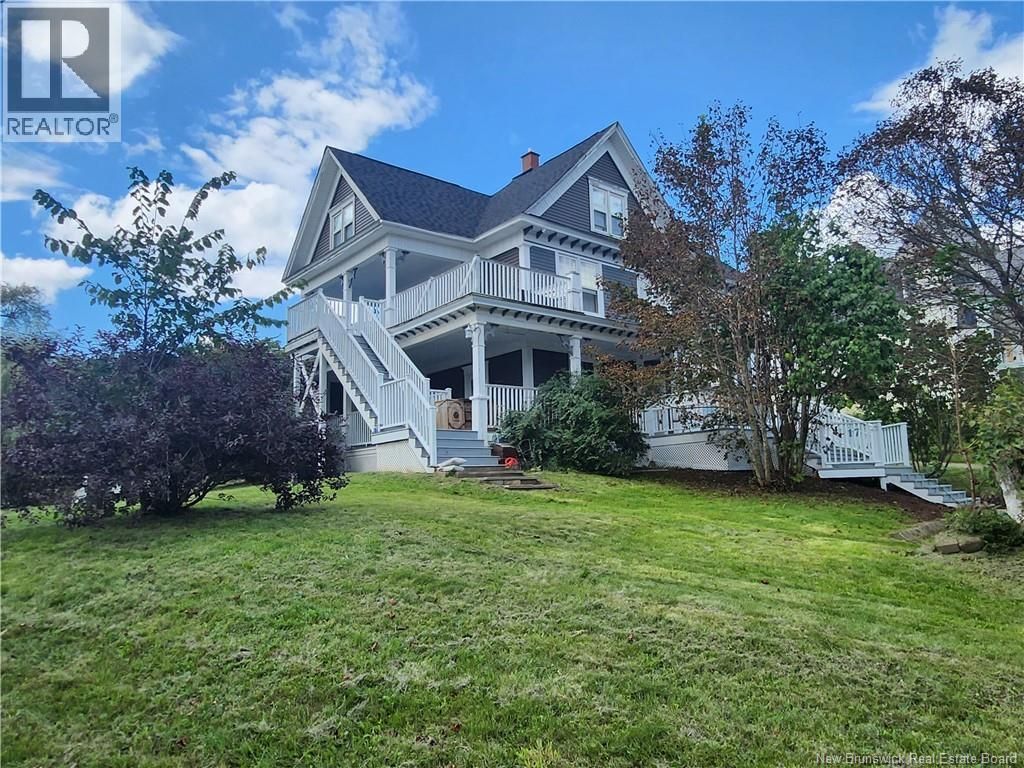 17 Pleasant Street, Hillsborough