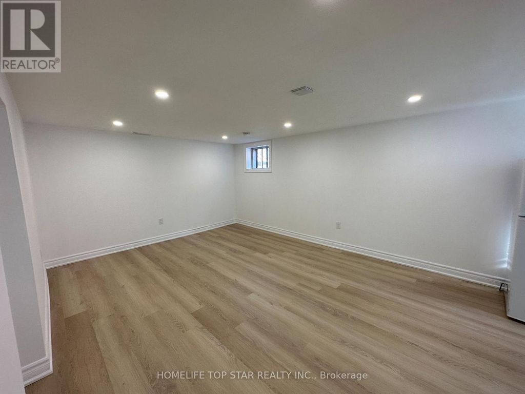 Bachelor - 38 Cartier Crescent, Richmond Hill (crosby)