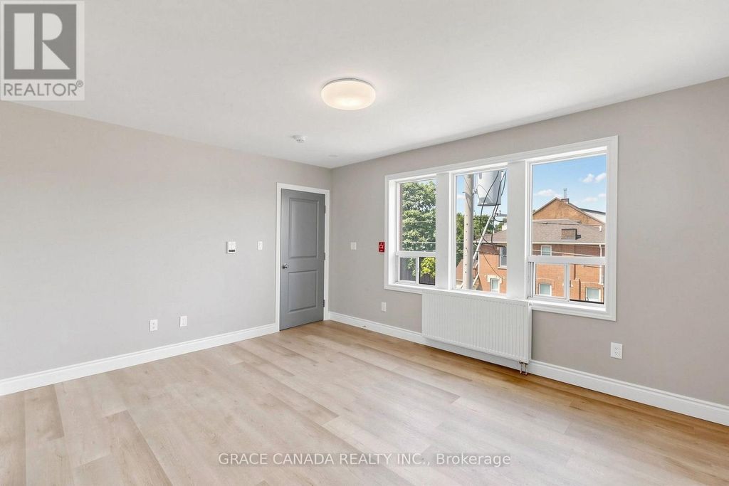 71 Sanford Avenue S, Hamilton (st. Clair)