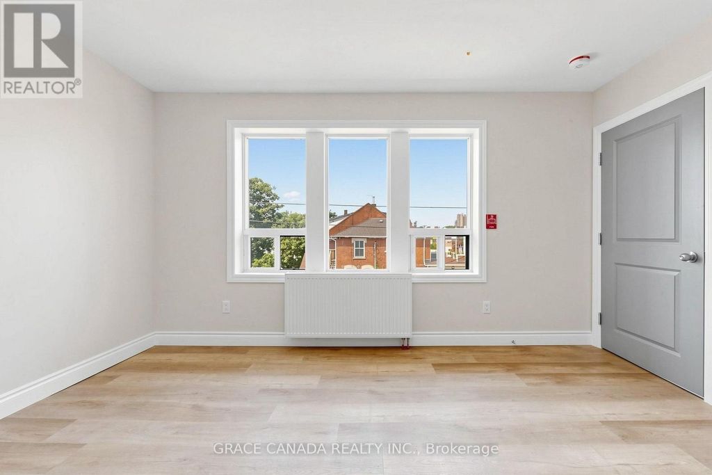65 Sanford Avenue S, Hamilton (st. Clair)