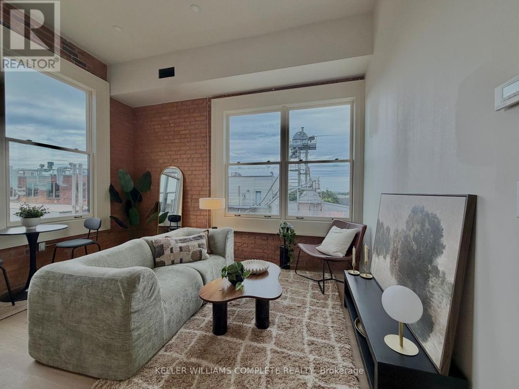 207 - 56 York Boulevard, Hamilton (central)
