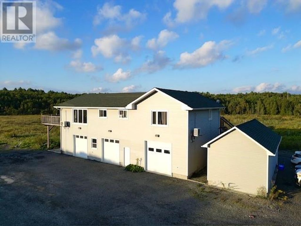 3327 Long Lake Road, Sudbury