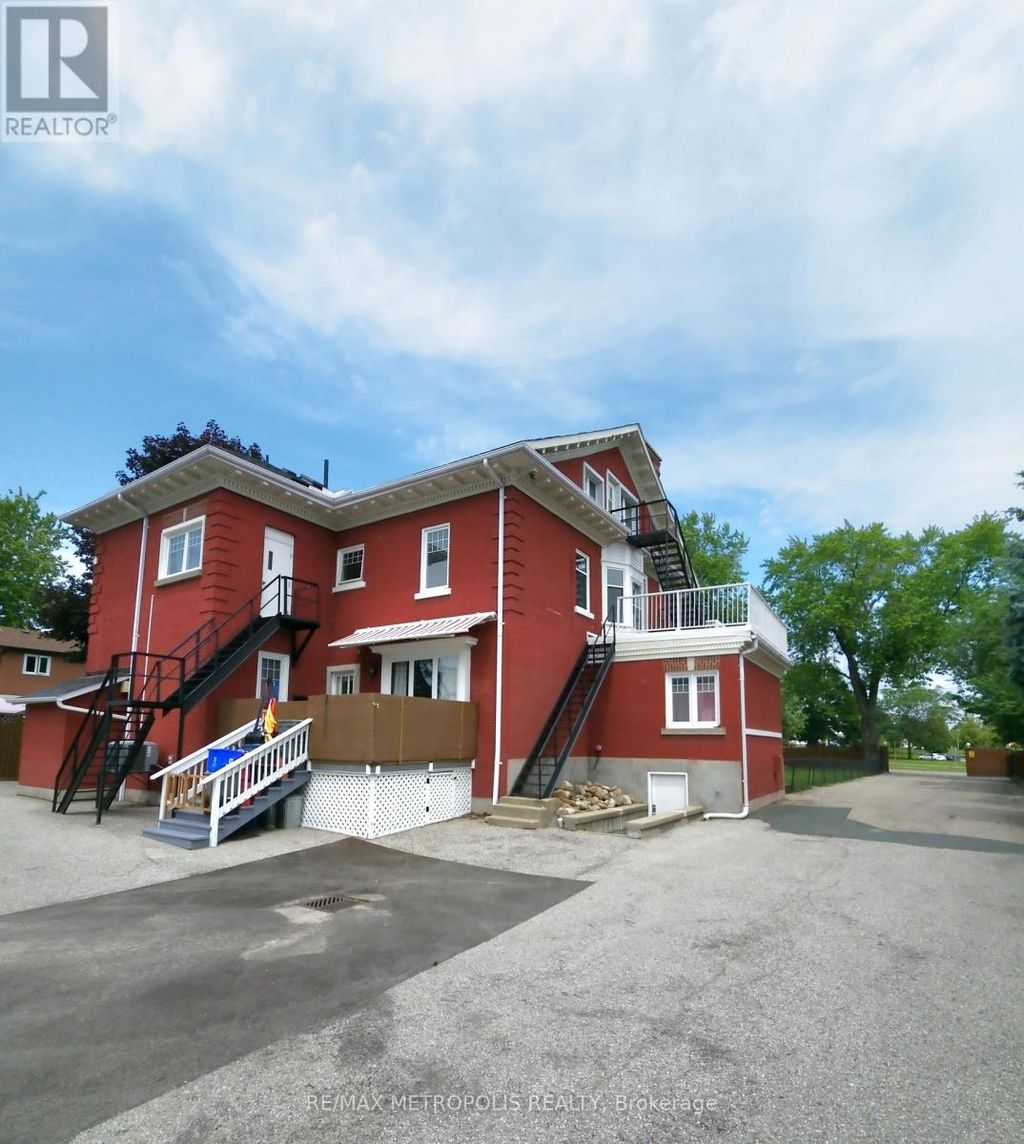 Upper #2 - 1110 Simcoe Street S, Oshawa (lakeview)