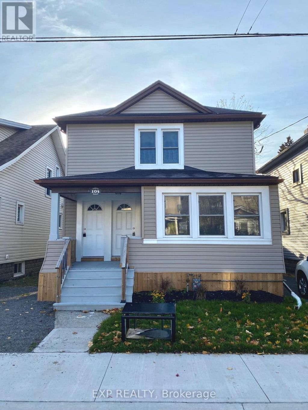 Upper Level - 104 Lowell Avenue, St. Catharines (downtown)