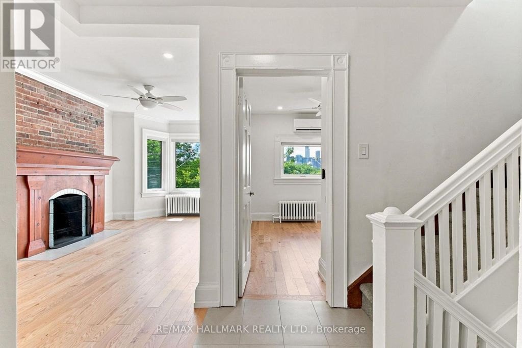 Upper - 553 Broadview Avenue, Toronto (north Riverdale)