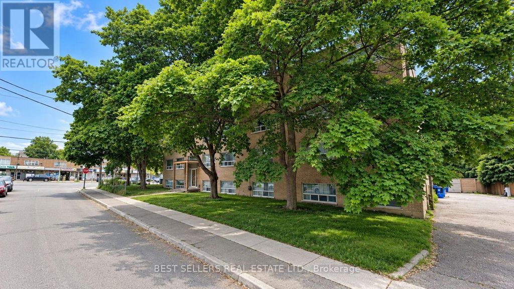 105 Twenty-fifth Street, Toronto (long Branch)