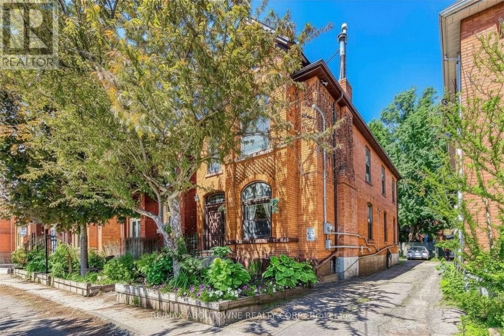 100 Grant Avenue, Hamilton (stinson)