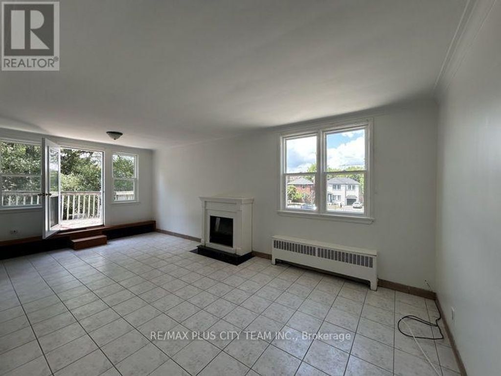 2 - 3432 Bathurst Street, Toronto (englemount-Lawrence)