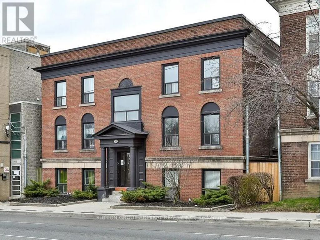 19 - 915 St Clair Avenue W, Toronto (wychwood)