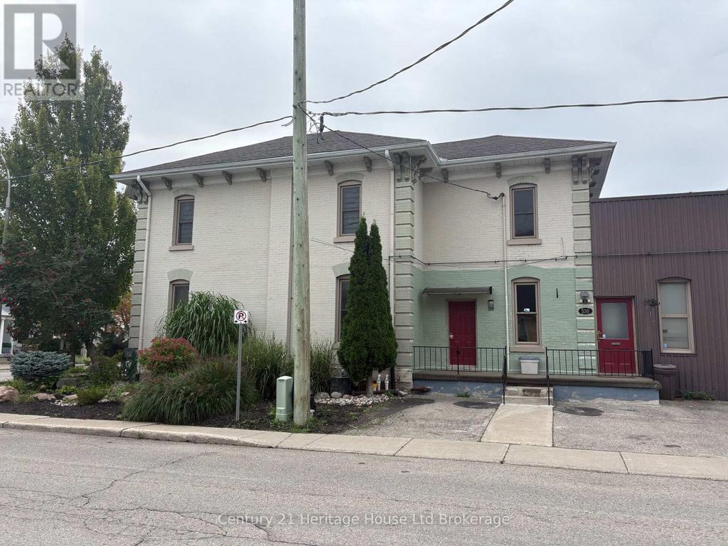 21 Wellington Street N, Woodstock (woodstock - North)