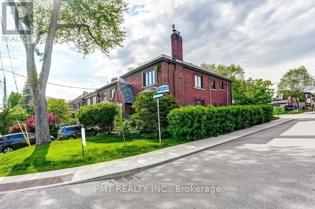 Upper - 2 Larkin Avenue, Toronto (high Park-Swansea)