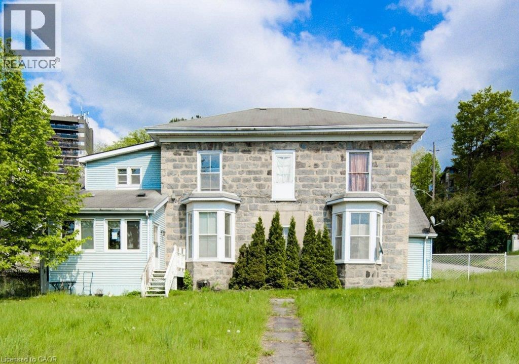 245 Ainslie Street S, Cambridge