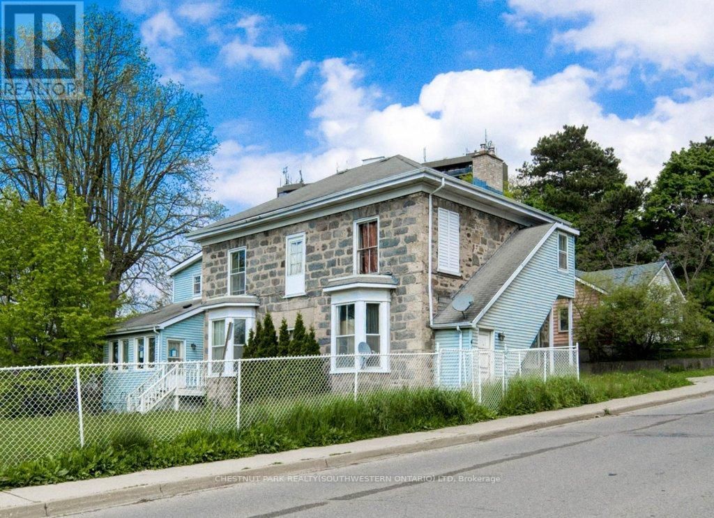 245 Ainslie Street S, Cambridge