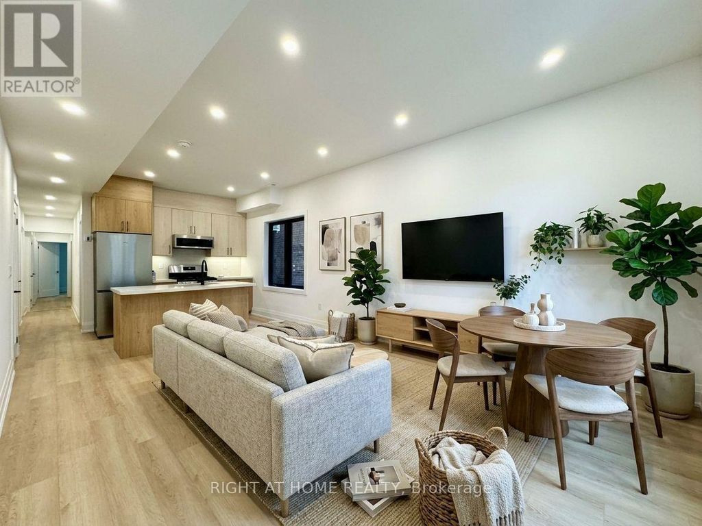 #2 - 151 Gledhill Avenue, Toronto (woodbine-Lumsden)