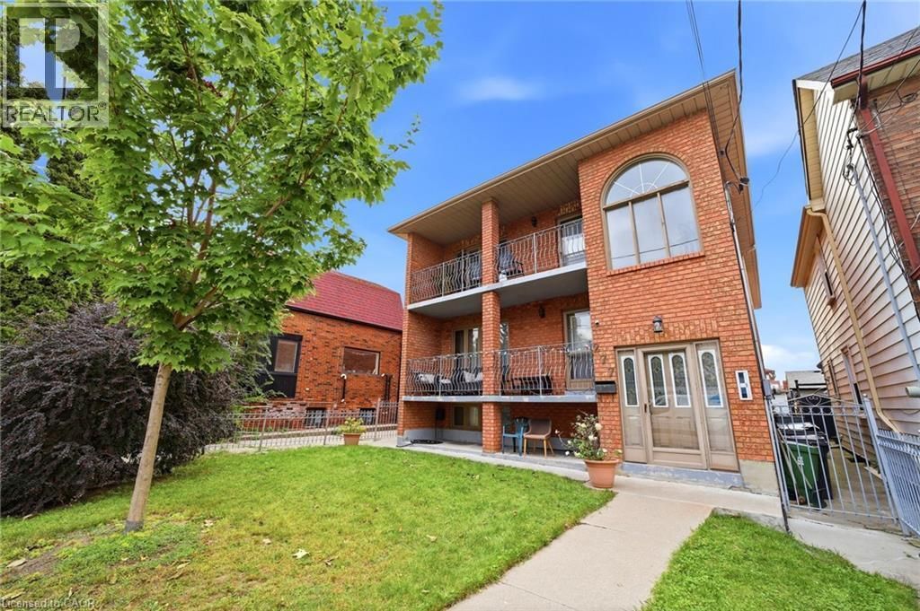 277 Harvie Avenue, York