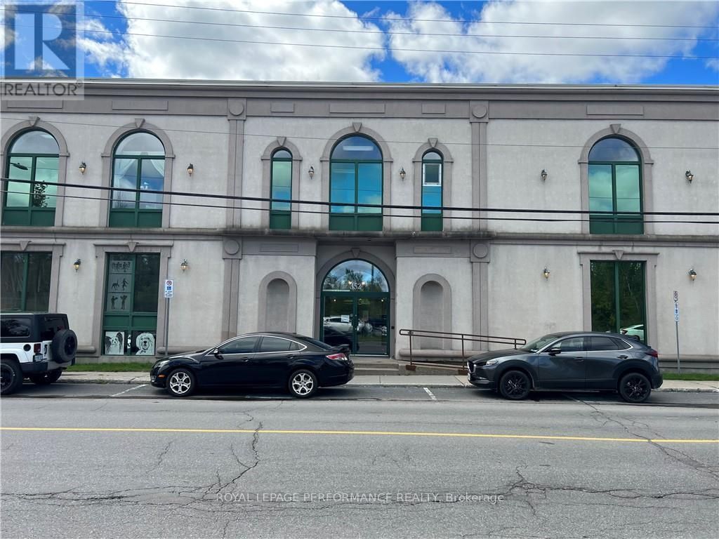 202 - 352 Main Street, Hawkesbury