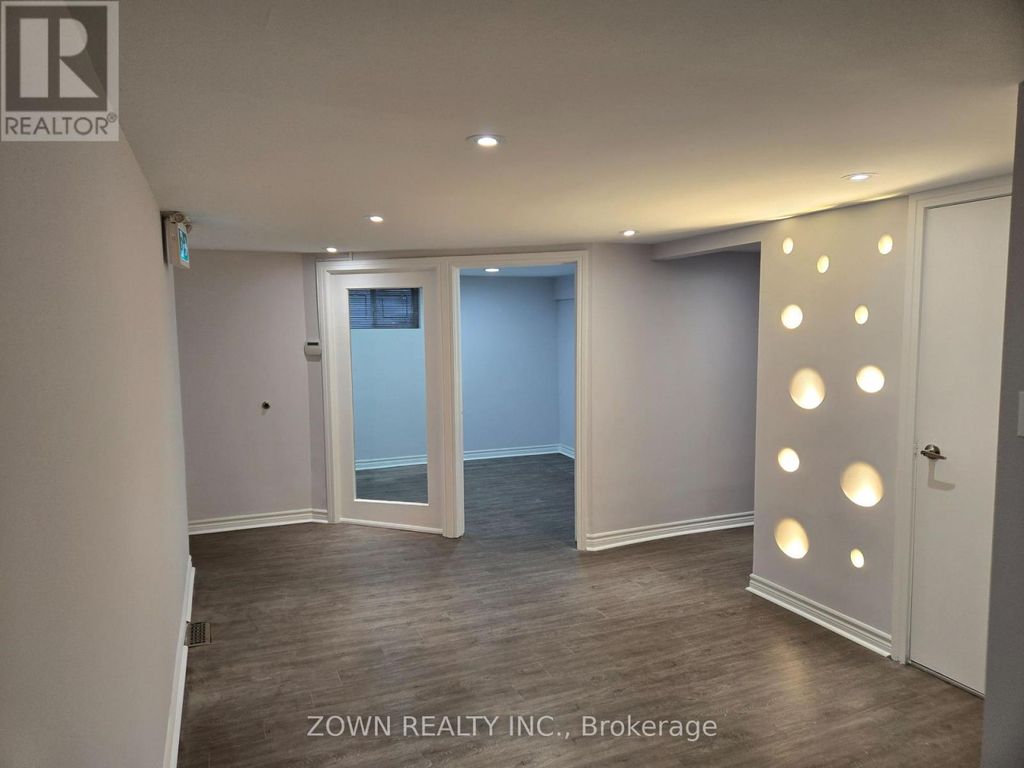 10014 Yonge Street N, Richmond Hill (mill Pond)