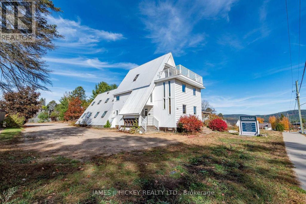 120 Deep River Road, Deep River