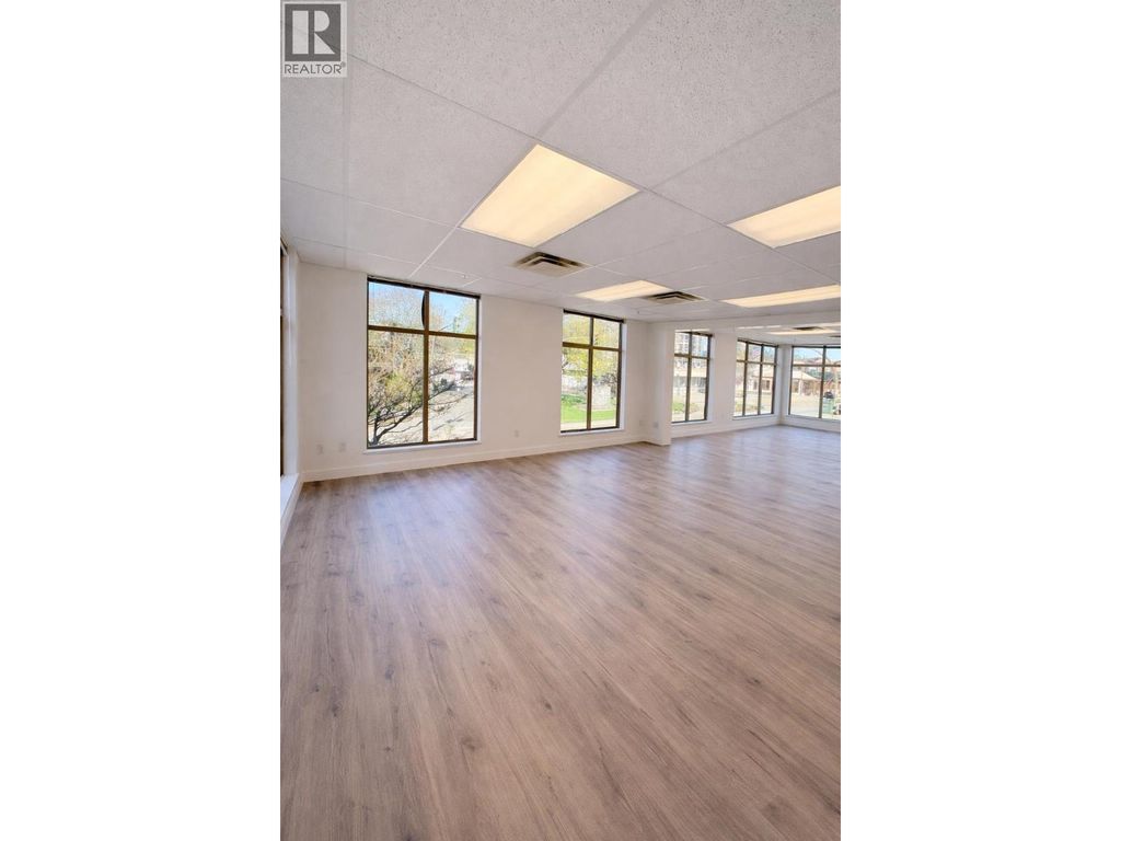 201 5500 Wharf Avenue, Sechelt