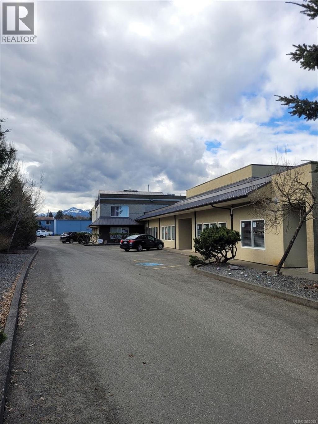 B 2435 Mansfield Dr, Courtenay