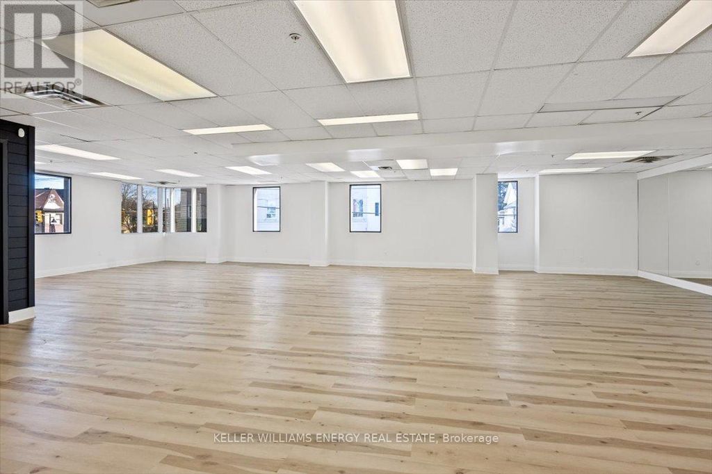 5a - 2 Brock Street W, Uxbridge