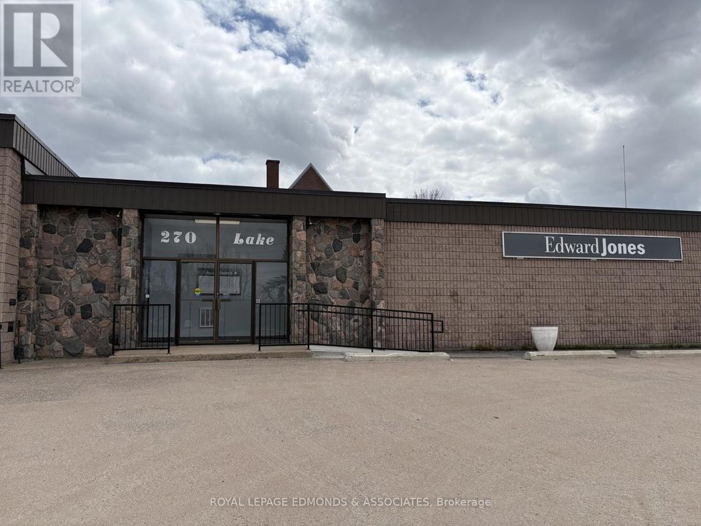 A,b - 270 Lake Street, Pembroke