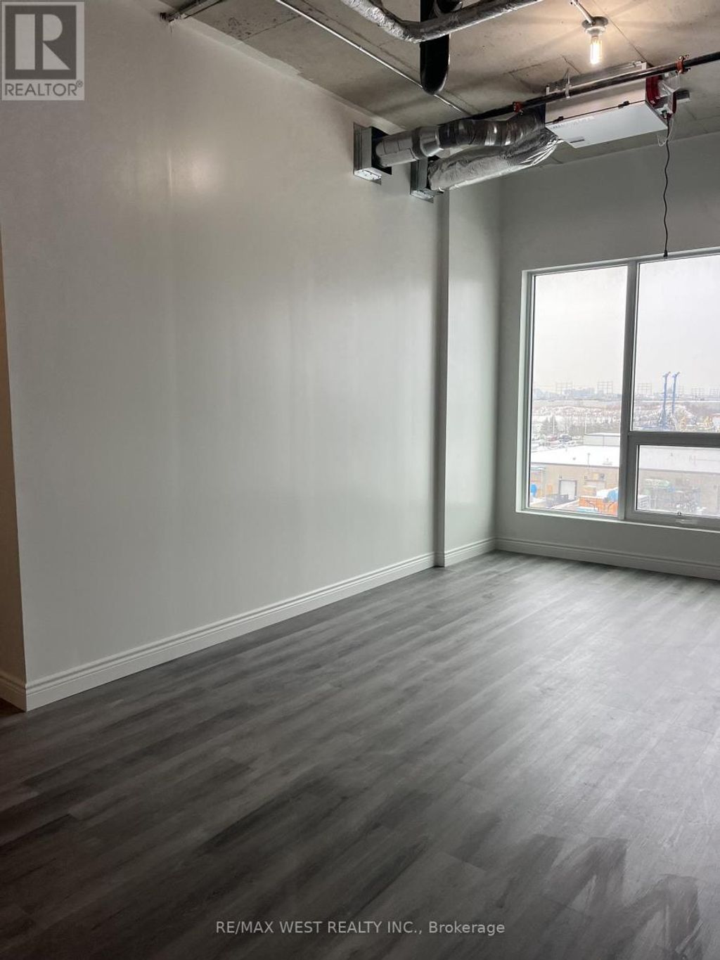 423 - 600 Dixon Road, Toronto (west Humber-Clairville)