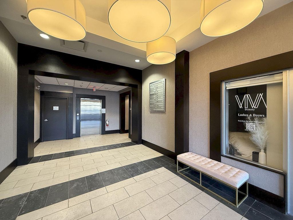 301 15292 Croydon Drive, Surrey