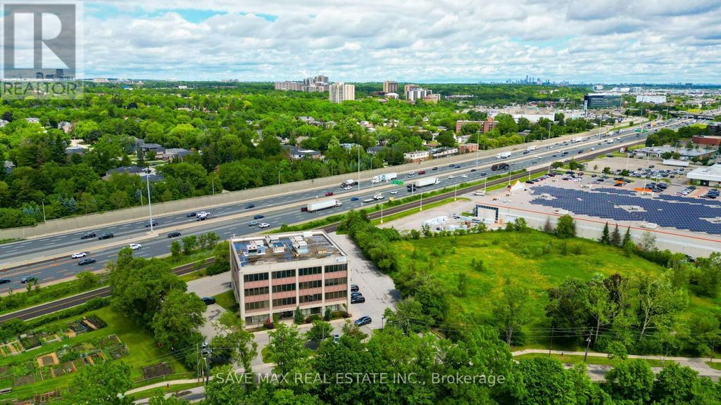 627 Lyons Lane, Oakville (qe Queen Elizabeth)