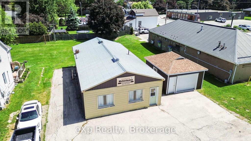 10 Queen Street N, Minto