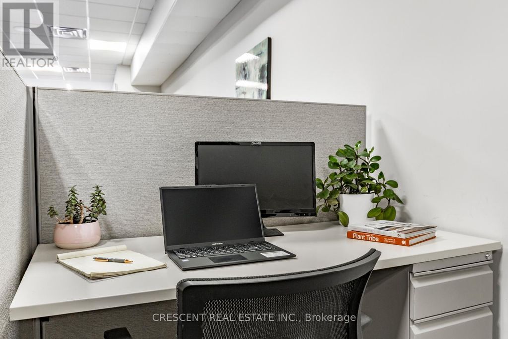 Cubicle 4 - 347 Jane Street, Toronto (runnymede-Bloor West Village)
