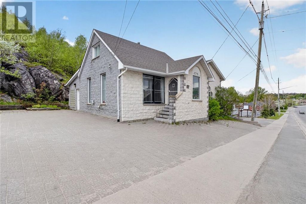 1583 Regent Street, Greater Sudbury