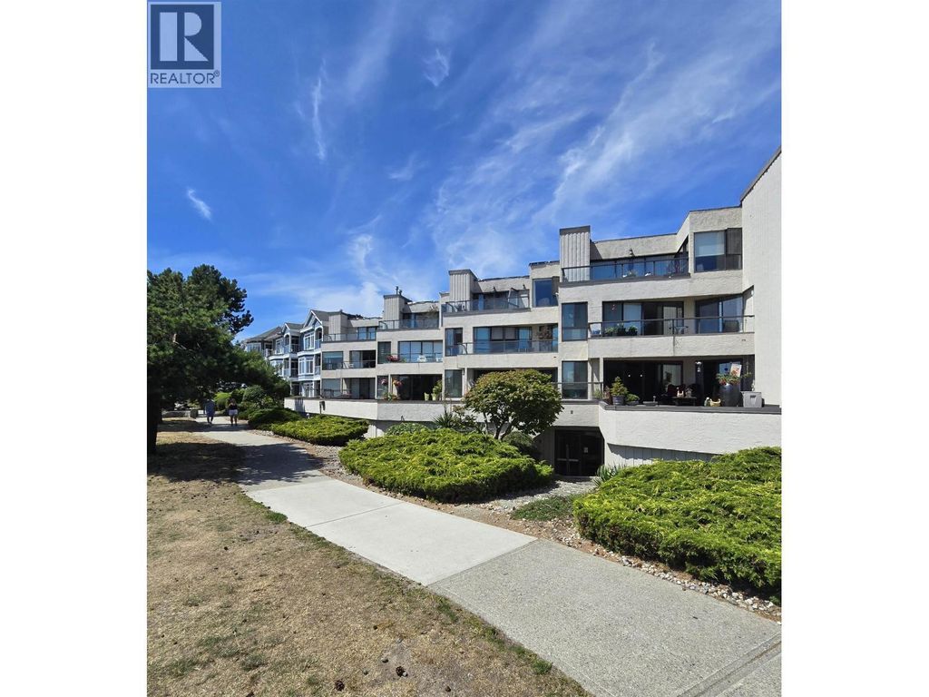 5 5477 Wharf Avenue, Sechelt