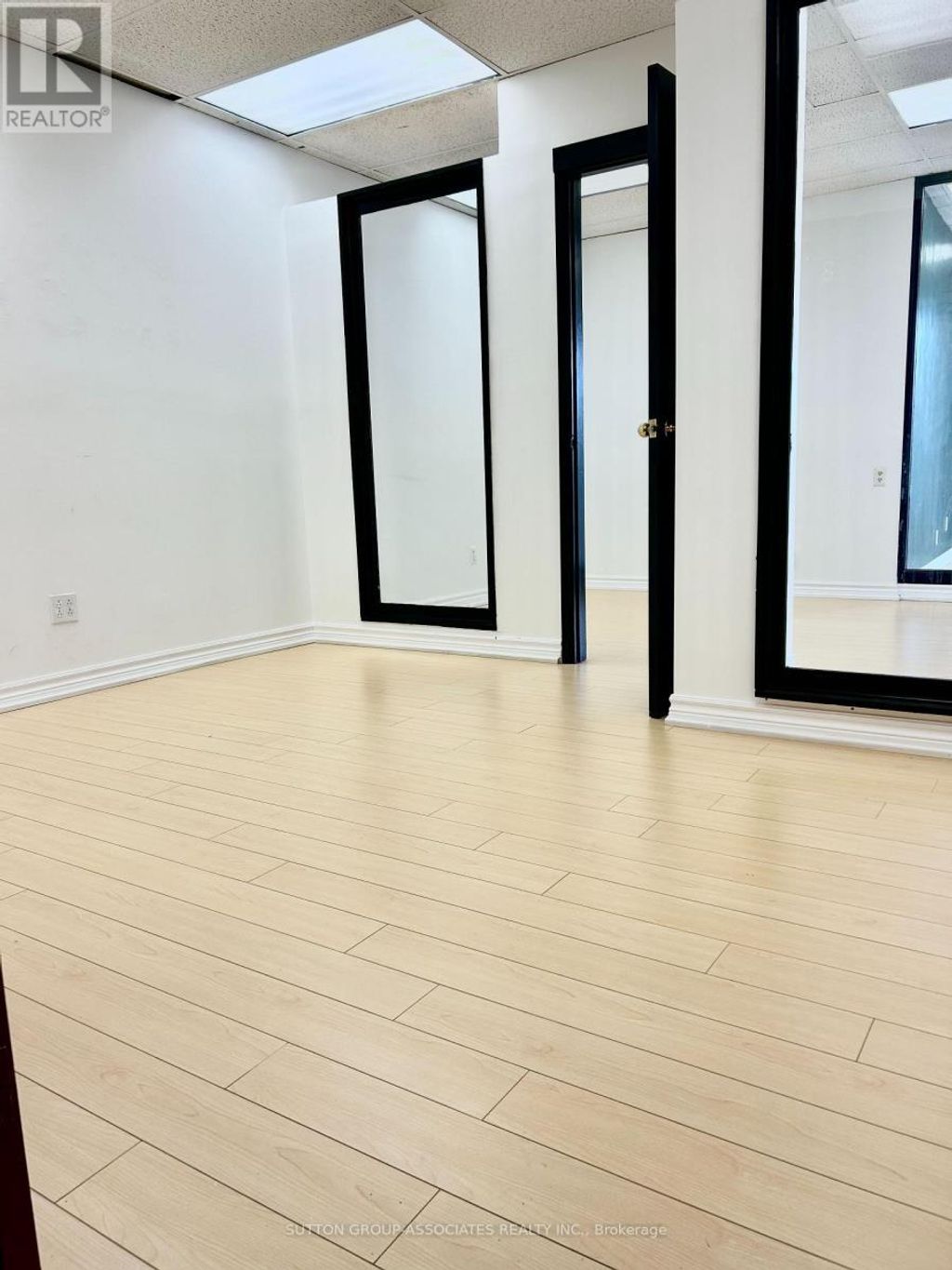 8 - 1287 St Clair Avenue W, Toronto (corso Italia-Davenport)