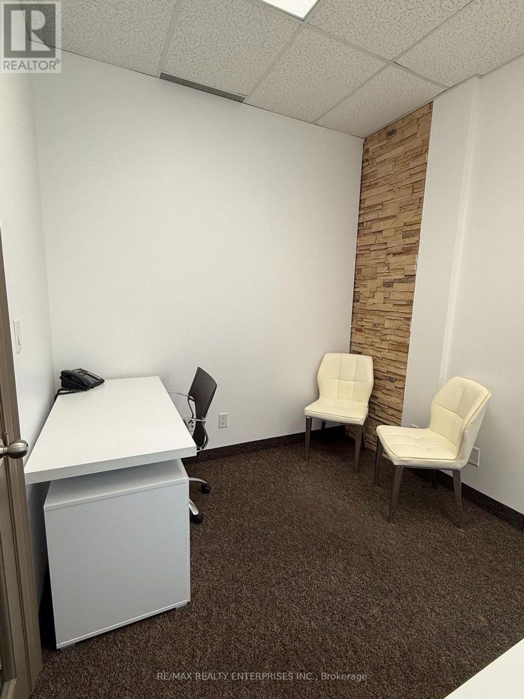 C-01 - 125 Lakeshore Road E, Mississauga (port Credit)
