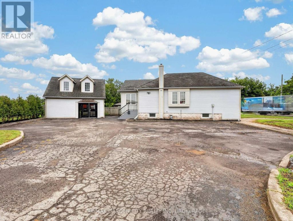 141 Eastchester Avenue, St. Catharines (e. Chester)