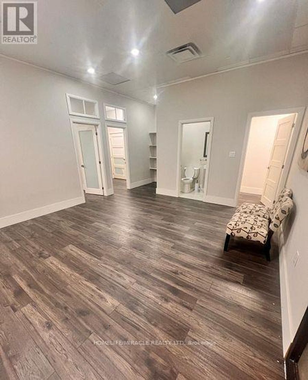 208 - 3495 Rebecca Street, Oakville (qe Queen Elizabeth)