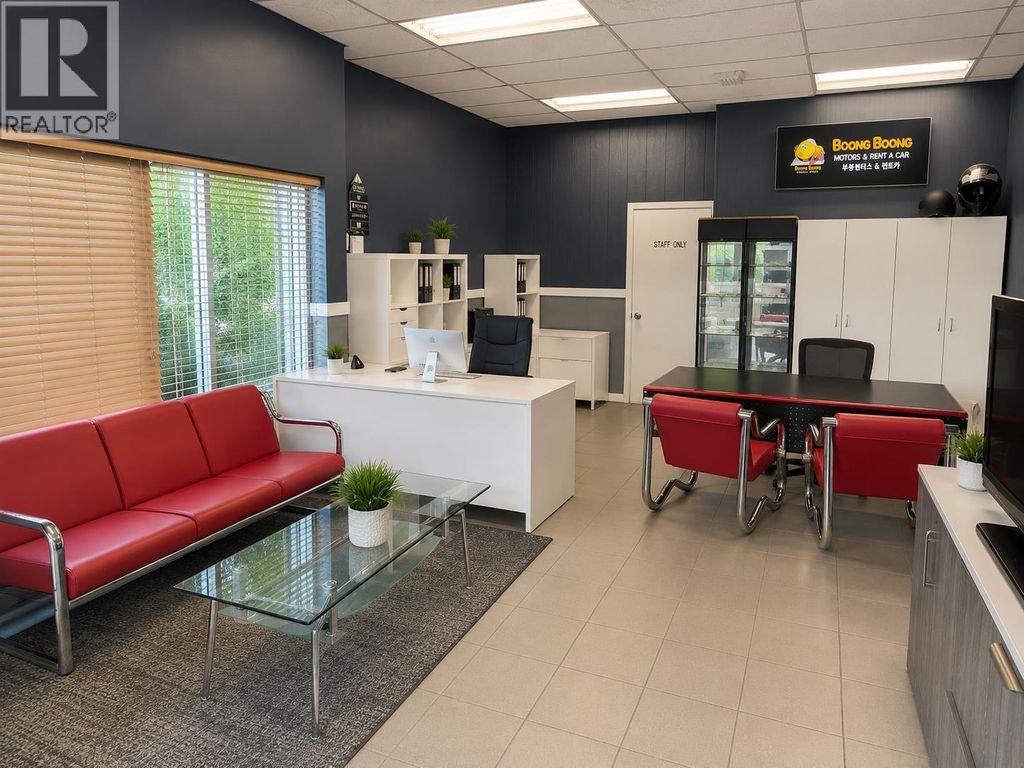 104 641 Lougheed Highway, Coquitlam
