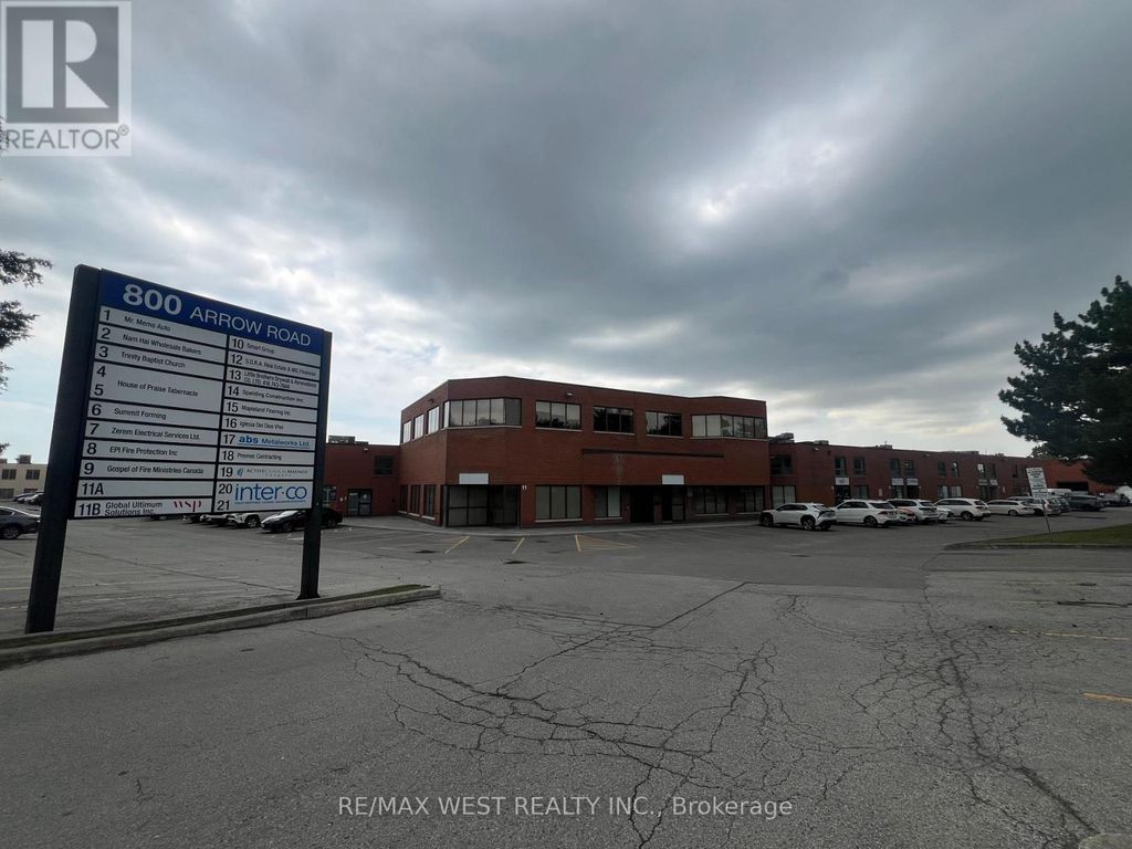 12 (upper) - 800 Arrow Road, Toronto (humbermede)