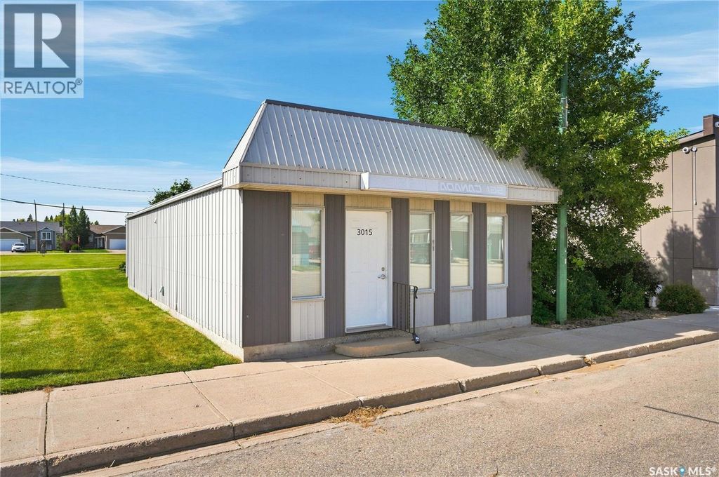 3015 Central Avenue, Waldheim