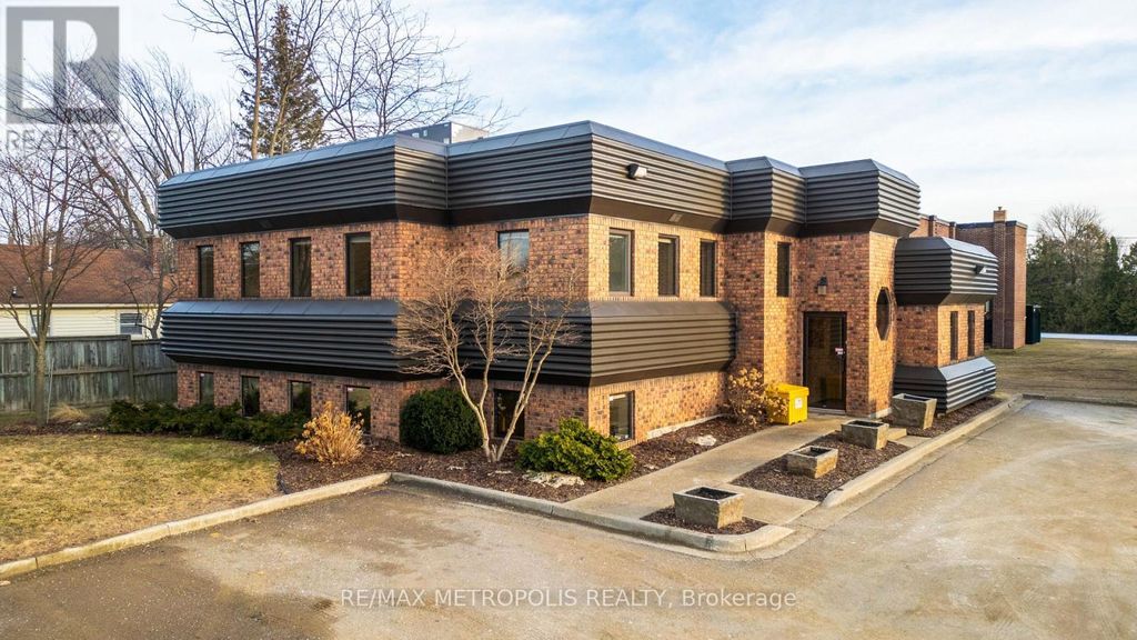 2695 Hamilton Road, Sarnia