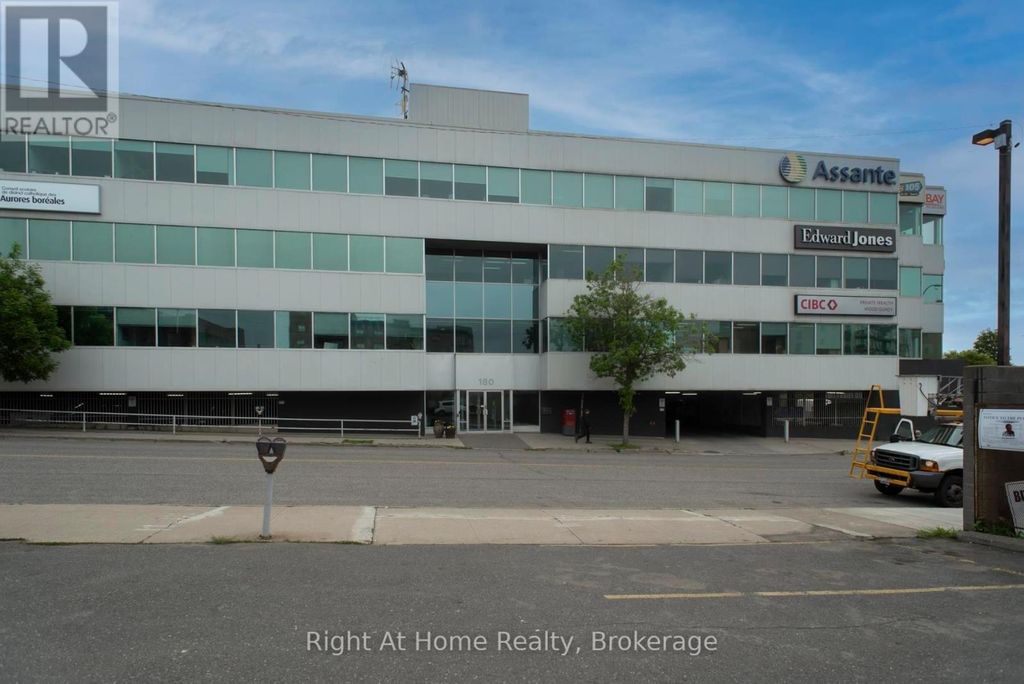 110-4 - 180 Park Avenue, Thunder Bay (court / Cumberland)