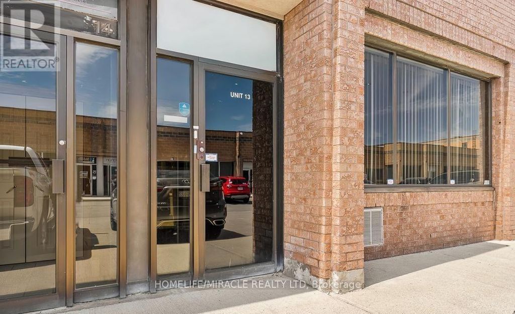 13 - 2400 Wyecroft Road, Oakville (qe Queen Elizabeth)
