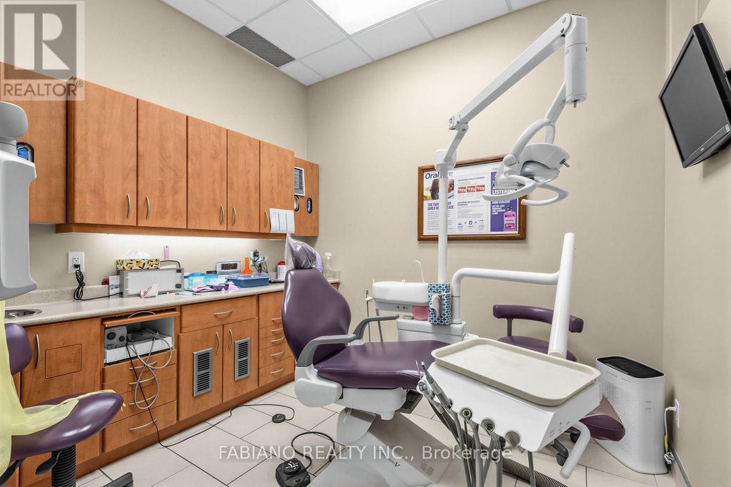 43 - 150 New Delhi Drive, Markham (cedarwood)