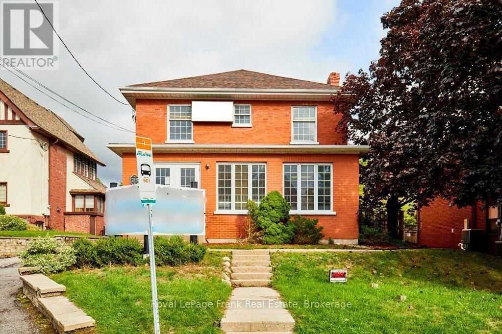 215 Simcoe Street N, Oshawa (o'neill)