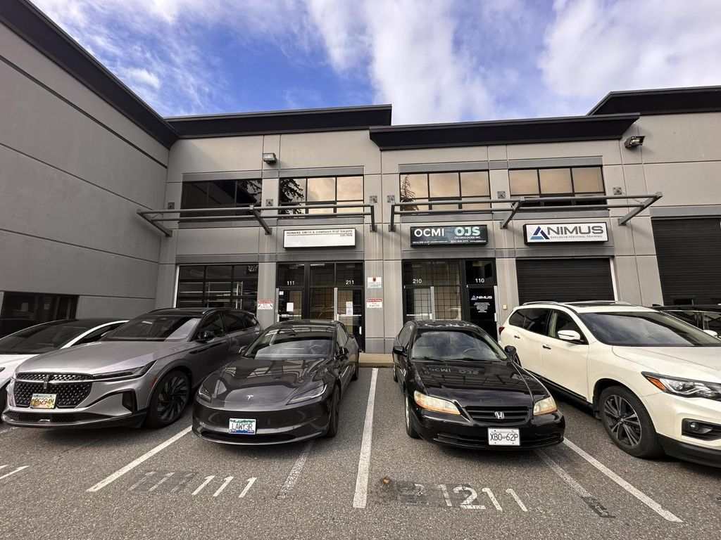 111 & 211 15272 Croydon Drive, Surrey